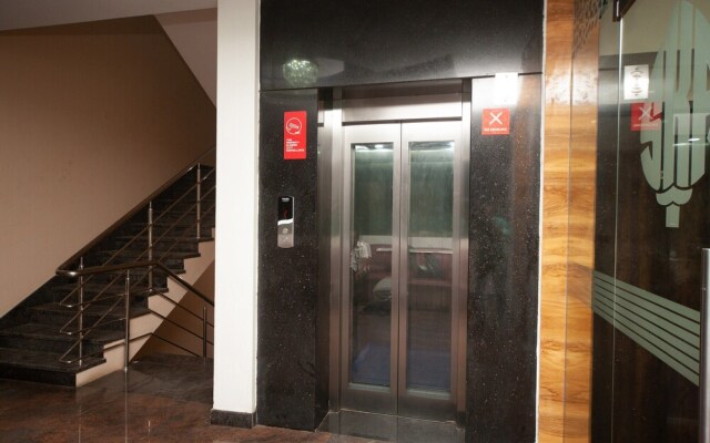OYO 27032 Sri Kumaran Residency