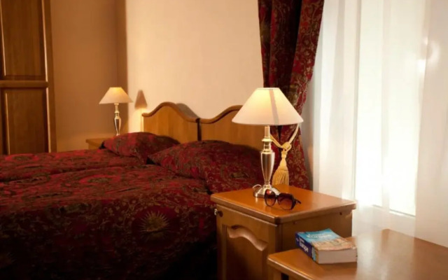 Monte Kristo Hotel