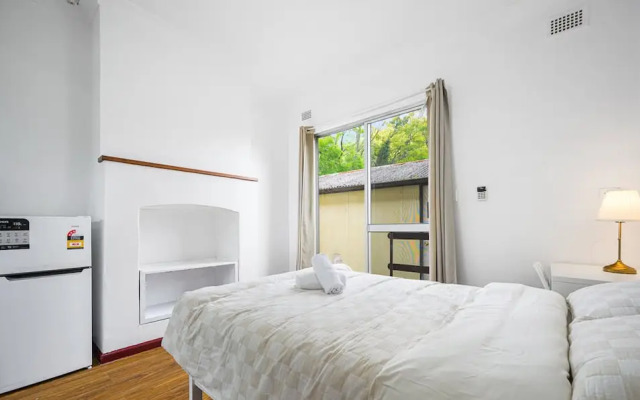 Metawise/parramatta Cozy Room With Furniture Wifi