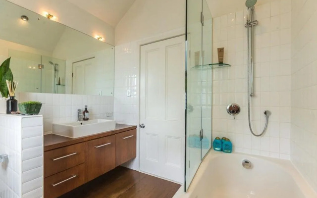 Robyn's Luxury Cottage