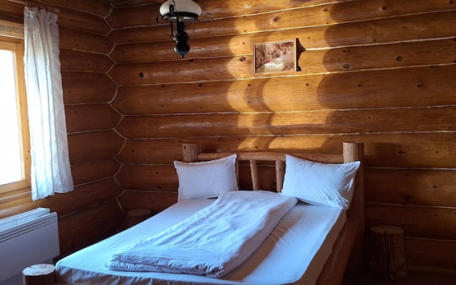 Chalet Rosehip Flowers 4-6 Traveling