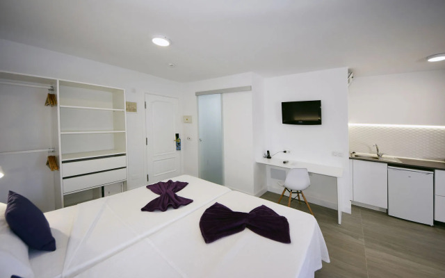 Skyview Hotel by LIVVO