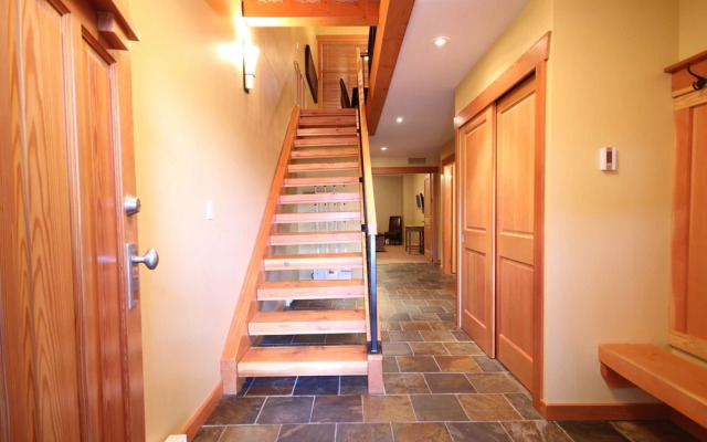 Pinnacle Ridge Chalets by Fernie Lodging