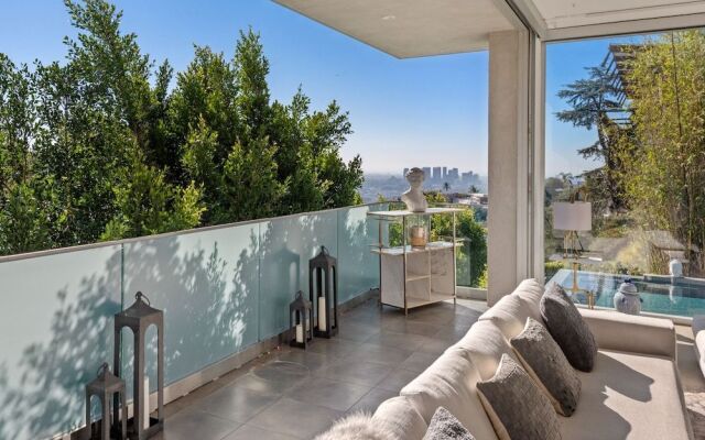 Sunset Heights - Elegant Modern Villa With Beautiful Views in the Hills