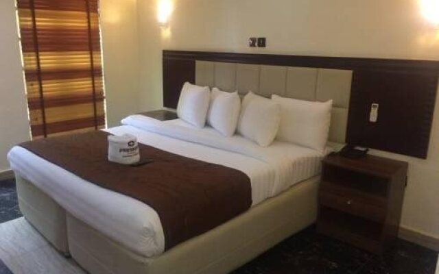 Max Royal Hotel & Suites