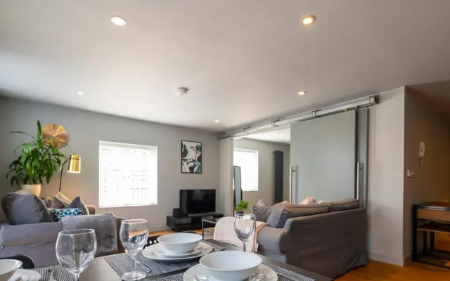 Modern Luxury Apartment In The Heart of Henley