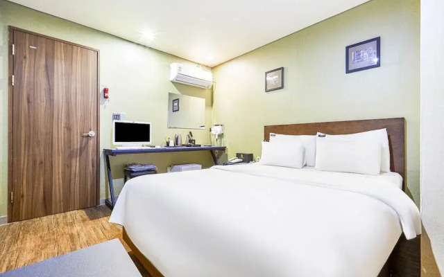 Paradise Hotel