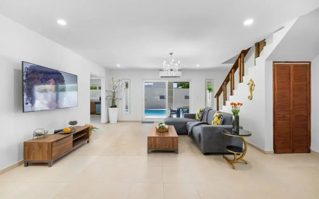 Spacious Renovated House Prvt Pool 5 min to Bch