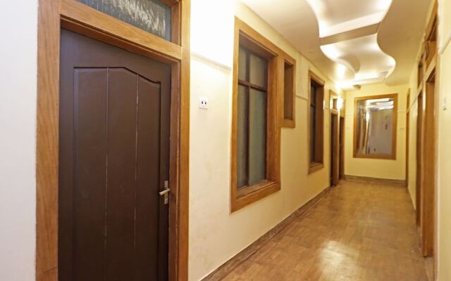 OYO 29345 Hotel Samrat