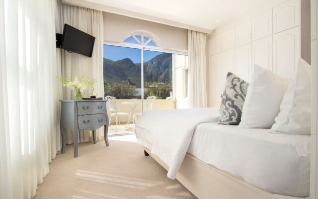 Hermanus Beachfront Lodge