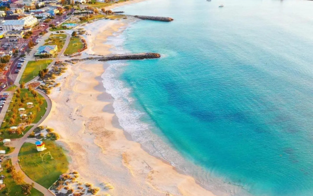 Quick Stroll To The City