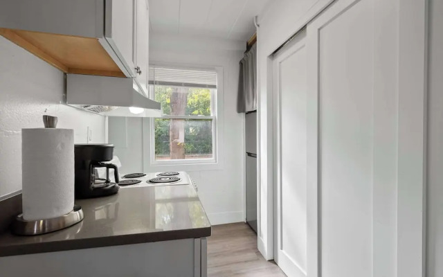 Chic City Retreat 93I Sleeps 2