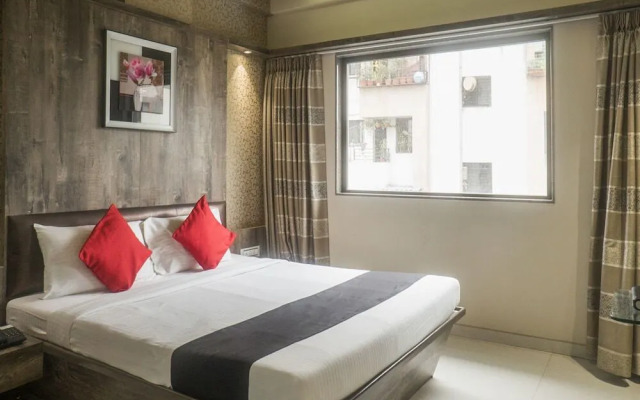 Super Townhouse OAK Regal Inn Near Sant Tukaram Nagar Metro Station