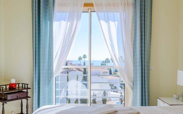 Sea view Apartment with sunbathing Terrace & 2 Swimming pools