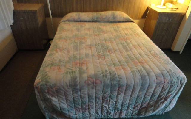 Airport Inn Motel & RV Park