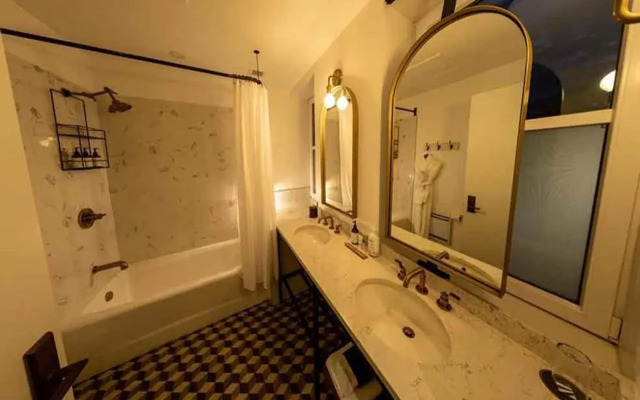 Eleven Revelstoke Lodge