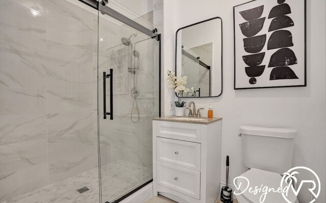 8-BR with Pool & Mini-golf & Soccer