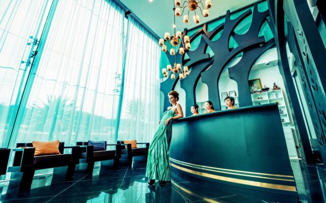 Raha Grand Hotel