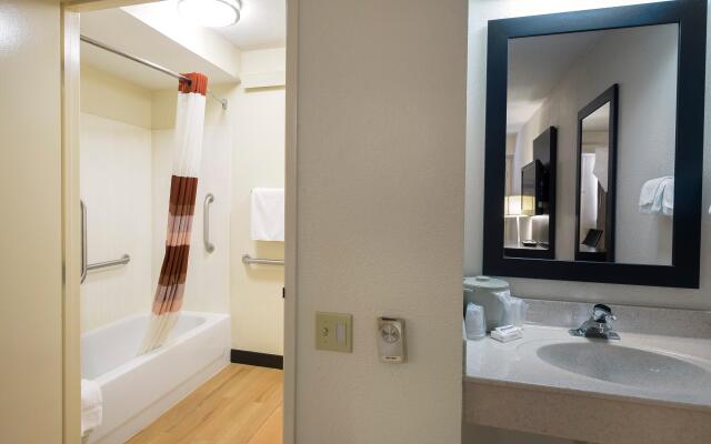 Red Roof Inn PLUS+ Wilmington - Newark