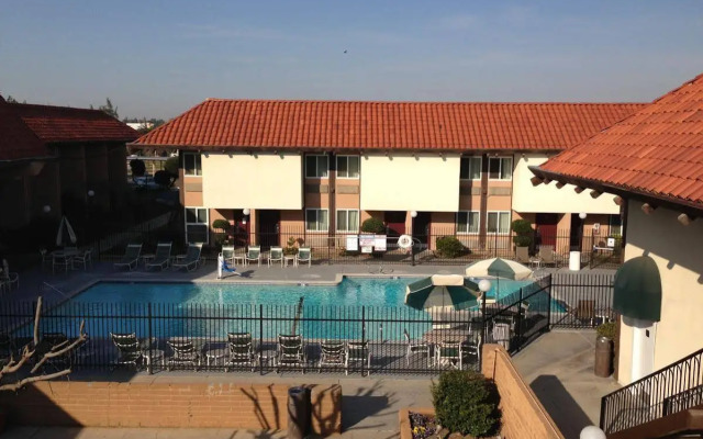 Ramada by Wyndham Fresno North