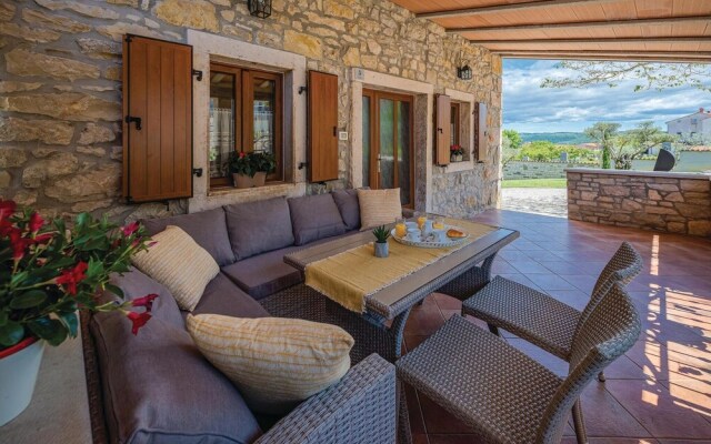 Nice Home in Nova Vas With 4 Bedrooms, Wifi and Outdoor Swimming Pool
