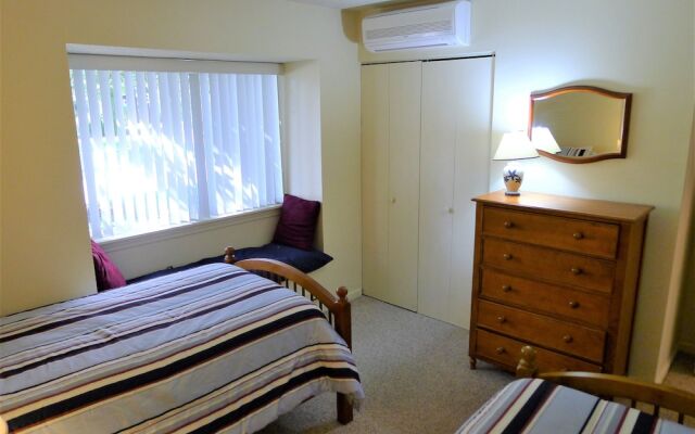 10 Gray - 2 Bedroom Condo