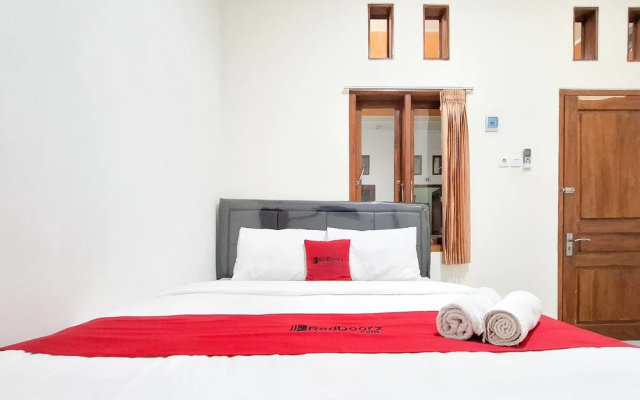 RedDoorz Syariah at Jalan Panglima Sudirman Probolinggo – Guest Rooms – Probolinggo