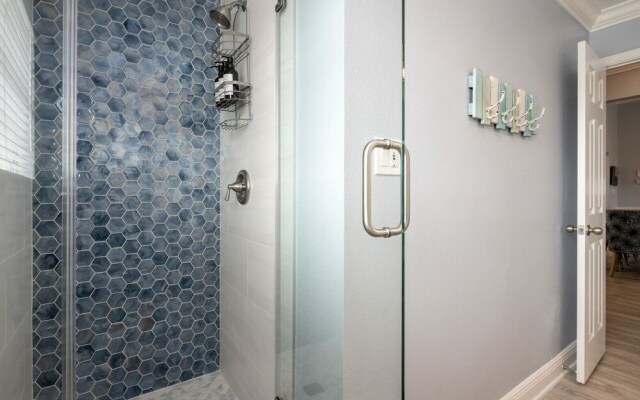 Bolivar Slam 3 Bedroom Home by RedAwning