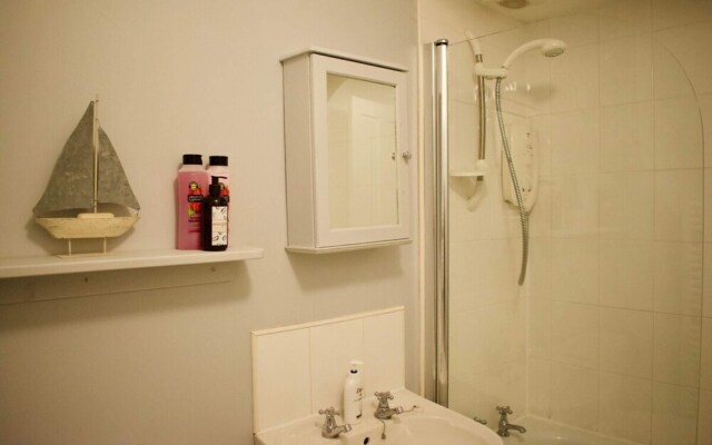 Central 3 Bedroom Next to Leafy Meadows