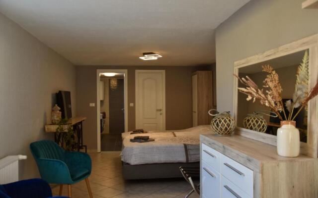 Villa Selo Mekisi the Private Villa With a Heated Pool