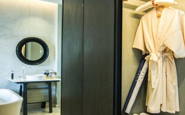 atta Lakeside Resort Suite