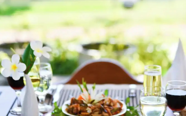 Oasis Riverside Hotel