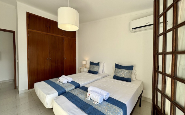 Faro Terrace Villa by Homing