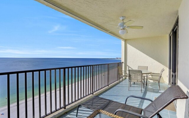 Charming Beachfront Condo With Pool, spa and Views