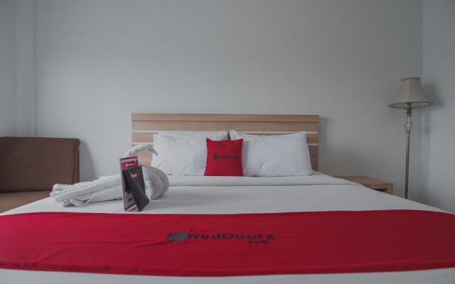 RedDoorz near Hermes Place Polonia Medan