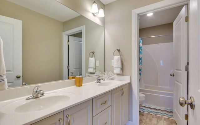 Quaint Grovetown Getaway w/ Private Hot Tub!