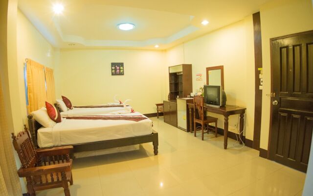 Submukdaphoomplace Hotel