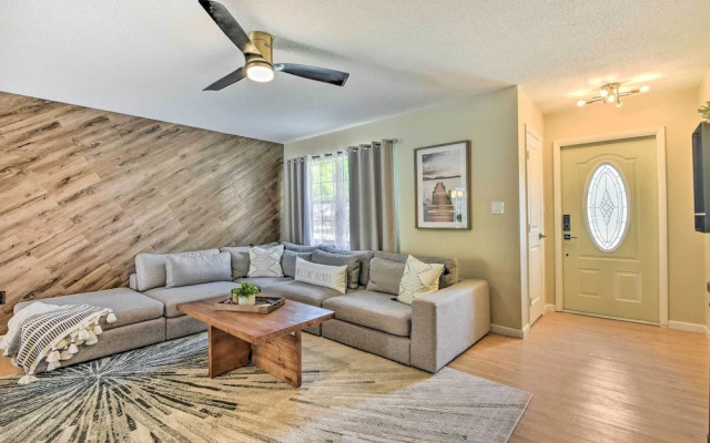 8 Mi to Beaches: Bradenton Home w/ Poolside Oasis!