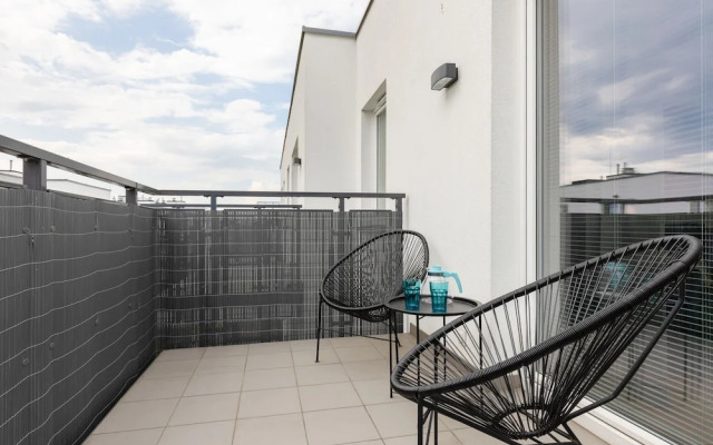 Trendy Apartment + Parking by Renters