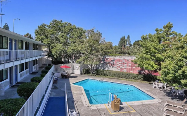 Super 8 by Wyndham Walnut Creek