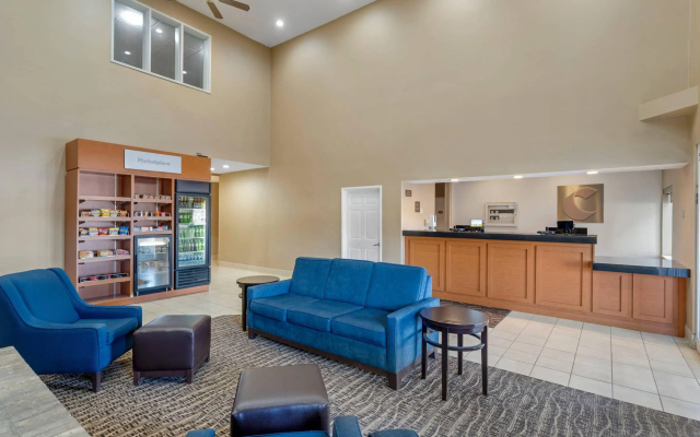 Comfort Suites Normal University area