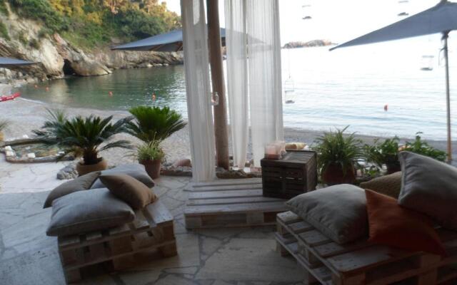 Eco del Mare Night and Day Beach Club