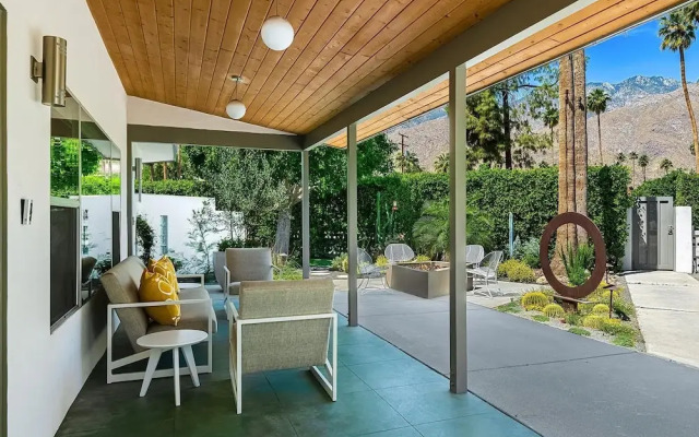 Four Palms in Deepwell Estates