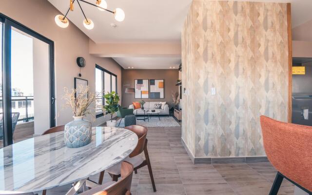 Breakfast Included at Regatta Living 802