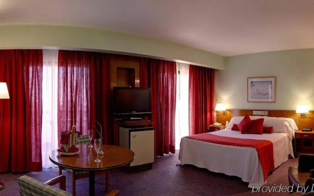 Balmoral Plaza Hotel