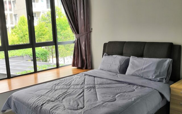 Univ 360 Cozy Apartment with Pool View
