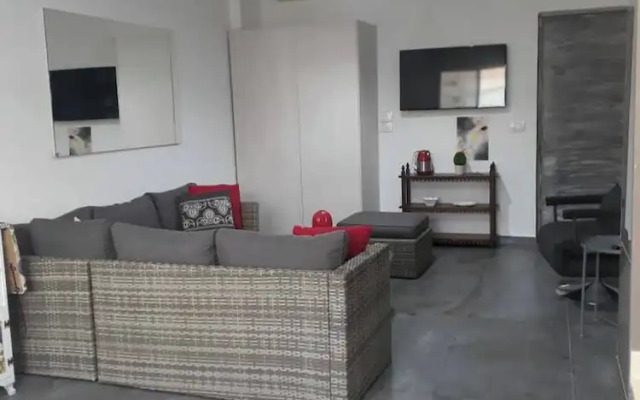 Studio In Dbayeh In A Prime Location, Wifi, 38sqm