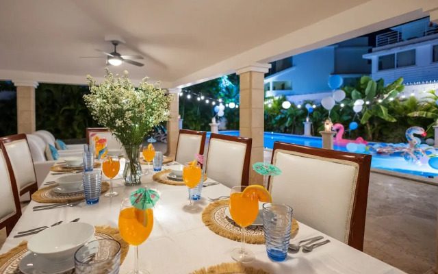 Beachfront 7BR Villa with Pool & Maid