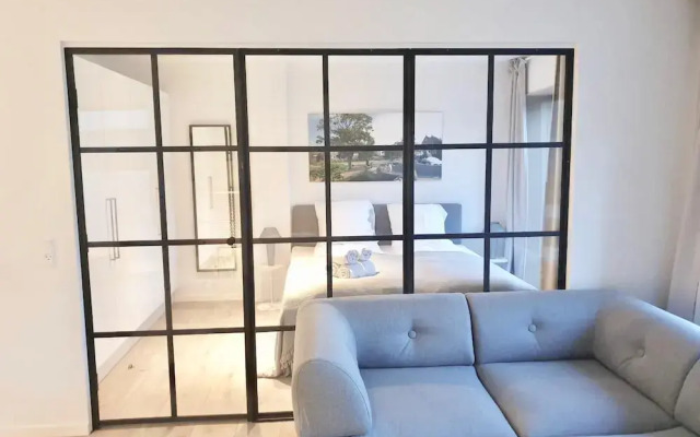 Fantastic Apartment w French Balcony