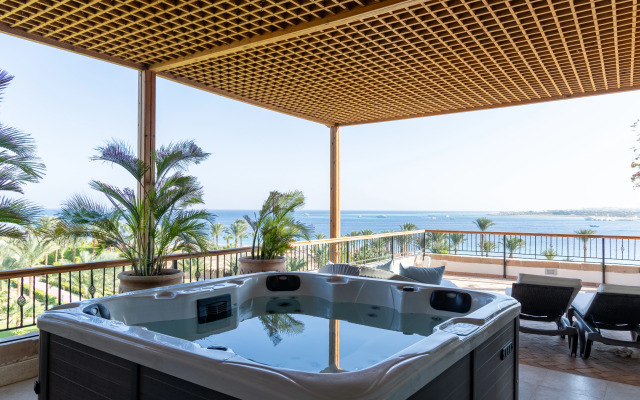 Fort Arabesque Beach Resort